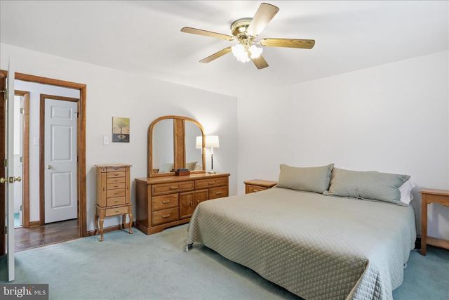 9 DARTMOUTH DR, Hagerstown, MD 21742