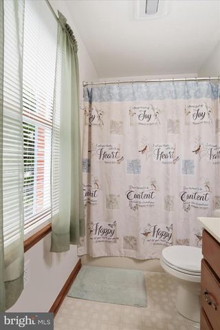 9 DARTMOUTH DR, Hagerstown, MD 21742