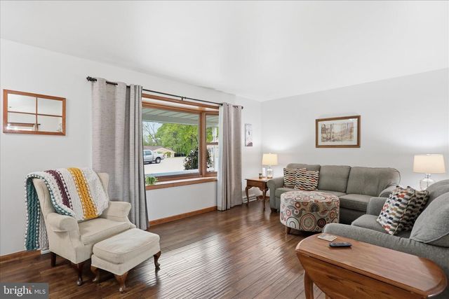 9 DARTMOUTH DR, Hagerstown, MD 21742