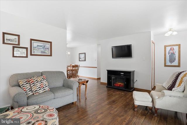 9 DARTMOUTH DR, Hagerstown, MD 21742