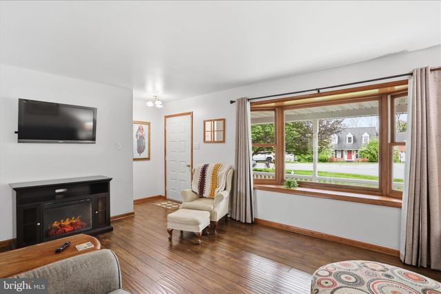 9 DARTMOUTH DR, Hagerstown, MD 21742