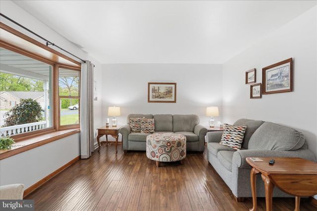 9 DARTMOUTH DR, Hagerstown, MD 21742