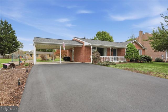 9 DARTMOUTH DR, Hagerstown, MD 21742