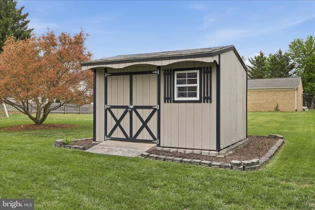 9 DARTMOUTH DR, Hagerstown, MD 21742