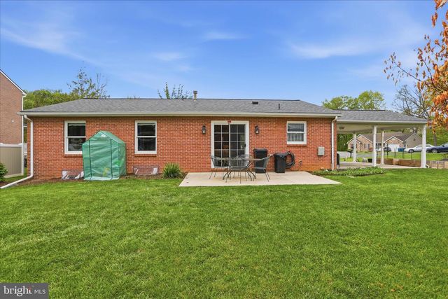 9 DARTMOUTH DR, Hagerstown, MD 21742