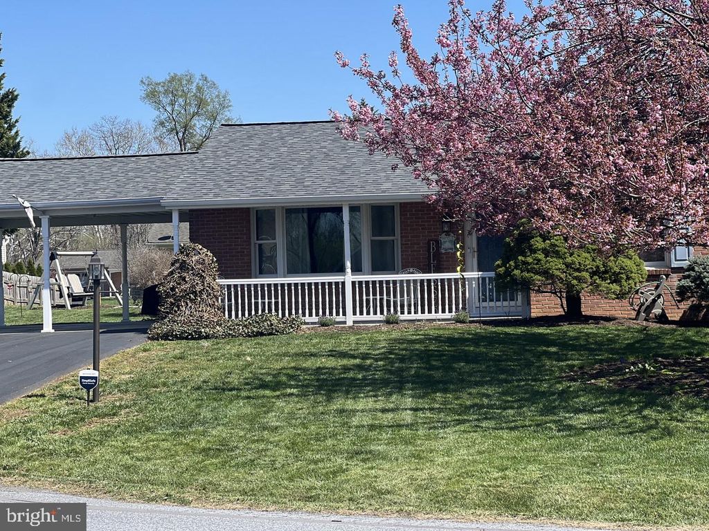 9 DARTMOUTH DR, Hagerstown, MD 21742