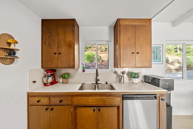 140 Rio Camino St, Auburn, CA 95603