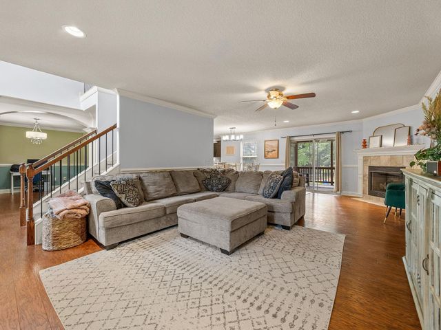 104 Long Creek Ct, Inman, SC 29349