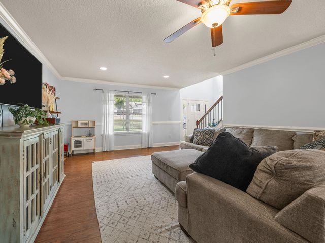 104 Long Creek Ct, Inman, SC 29349