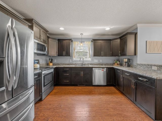 104 Long Creek Ct, Inman, SC 29349