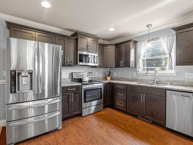 104 Long Creek Ct, Inman, SC 29349