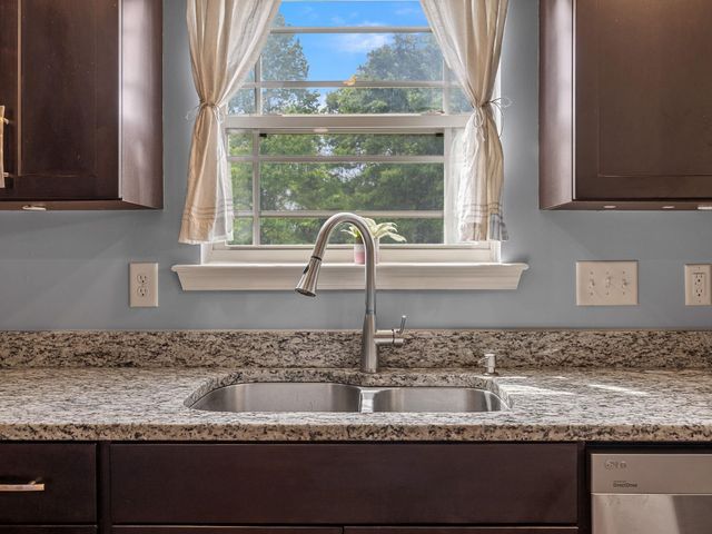 104 Long Creek Ct, Inman, SC 29349