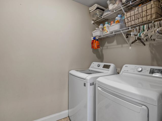 104 Long Creek Ct, Inman, SC 29349