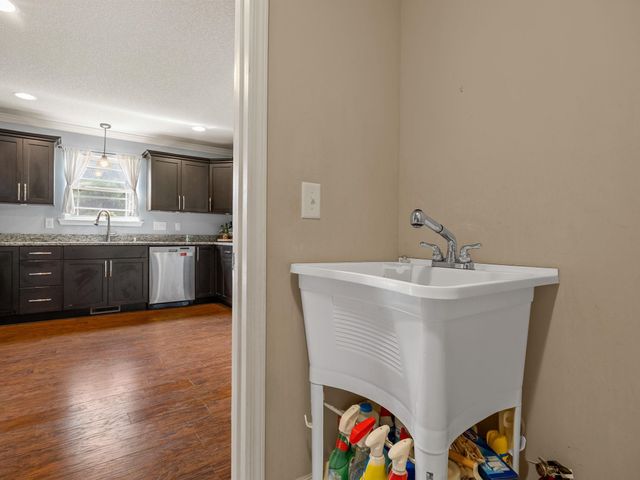 104 Long Creek Ct, Inman, SC 29349