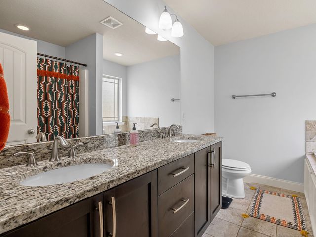 104 Long Creek Ct, Inman, SC 29349