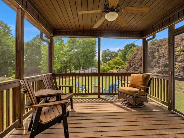 104 Long Creek Ct, Inman, SC 29349