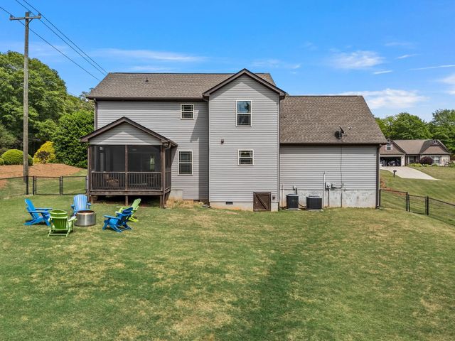 104 Long Creek Ct, Inman, SC 29349