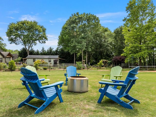 104 Long Creek Ct, Inman, SC 29349