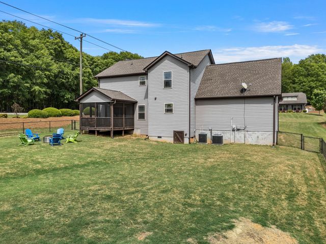 104 Long Creek Ct, Inman, SC 29349