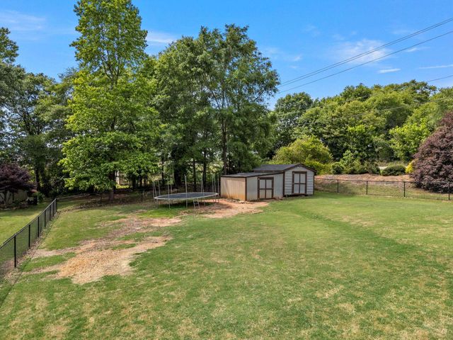 104 Long Creek Ct, Inman, SC 29349