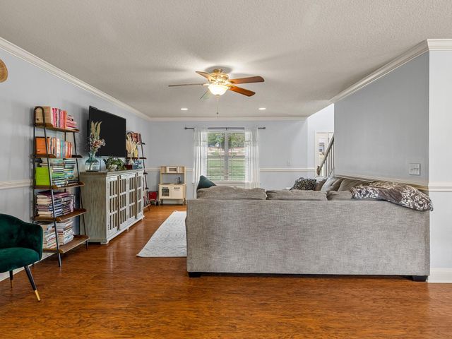 104 Long Creek Ct, Inman, SC 29349