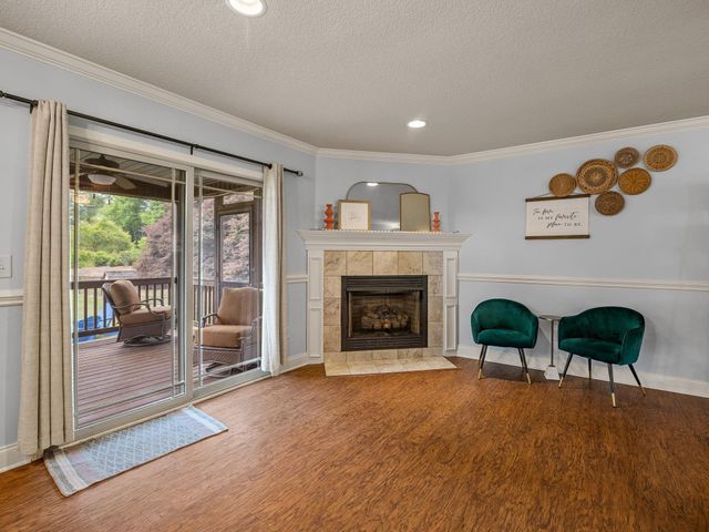 104 Long Creek Ct, Inman, SC 29349