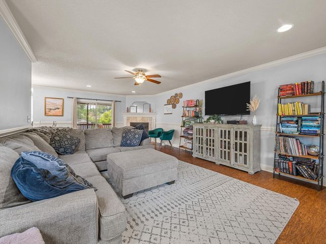 104 Long Creek Ct, Inman, SC 29349