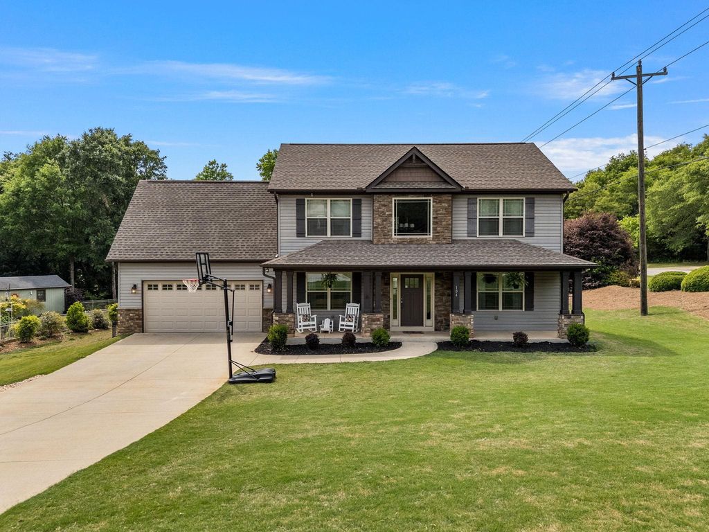 104 Long Creek Ct, Inman, SC 29349