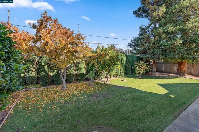 2425 Alvarado Dr, Santa Clara, CA 95051