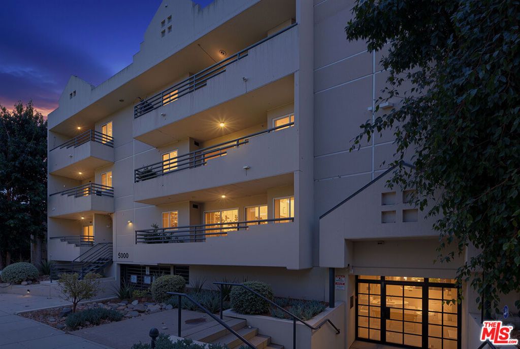 5050 Coldwater Canyon Avenue 203, Sherman Oaks, CA 91423