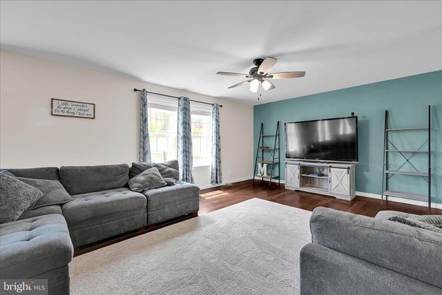 1665 WAMPUM DR, Auburn, PA 17922