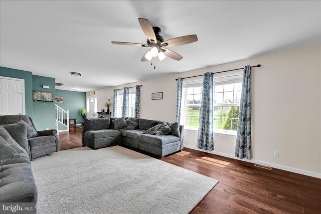 1665 WAMPUM DR, Auburn, PA 17922