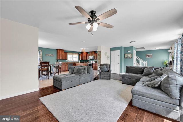 1665 WAMPUM DR, Auburn, PA 17922