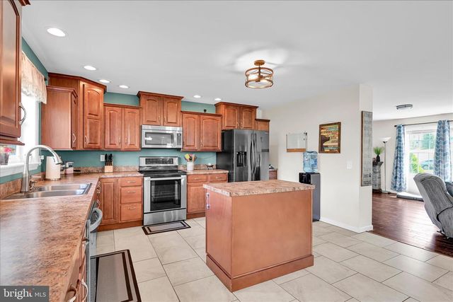 1665 WAMPUM DR, Auburn, PA 17922