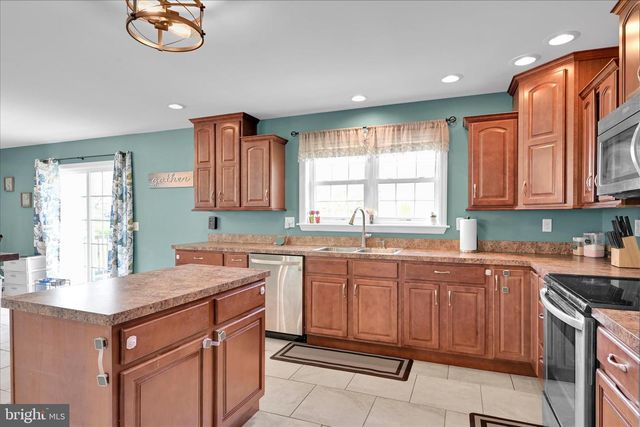 1665 WAMPUM DR, Auburn, PA 17922