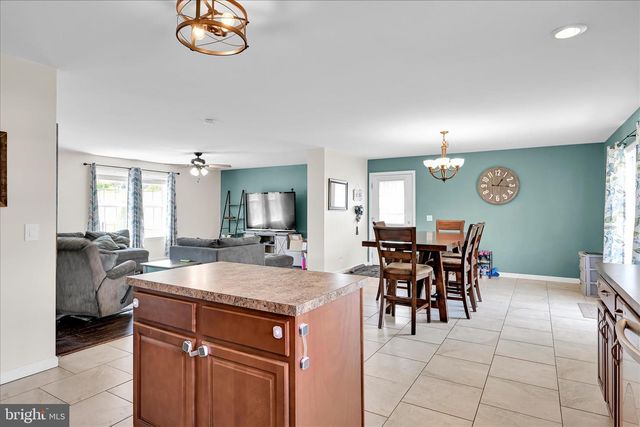 1665 WAMPUM DR, Auburn, PA 17922