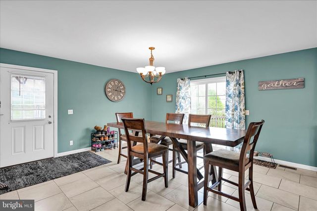 1665 WAMPUM DR, Auburn, PA 17922