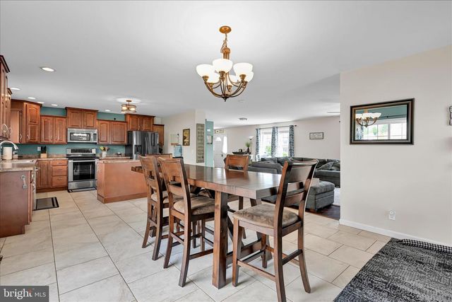 1665 WAMPUM DR, Auburn, PA 17922