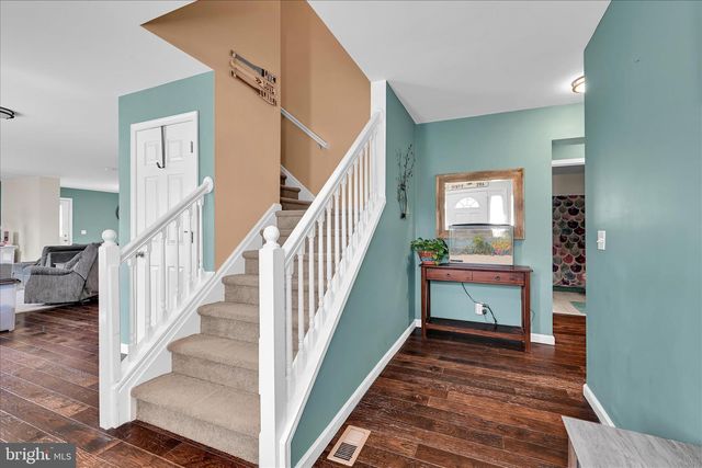 1665 WAMPUM DR, Auburn, PA 17922