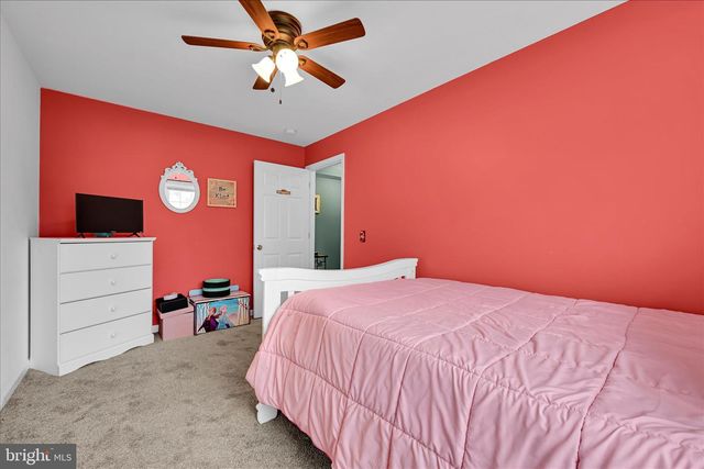 1665 WAMPUM DR, Auburn, PA 17922