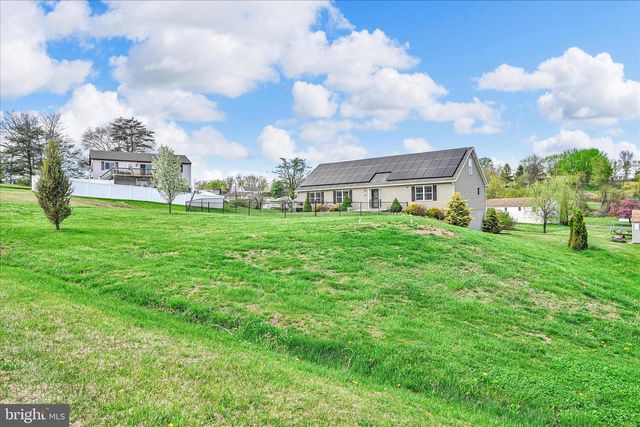 1665 WAMPUM DR, Auburn, PA 17922
