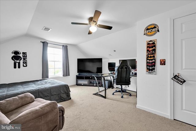 1665 WAMPUM DR, Auburn, PA 17922