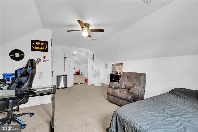 1665 WAMPUM DR, Auburn, PA 17922