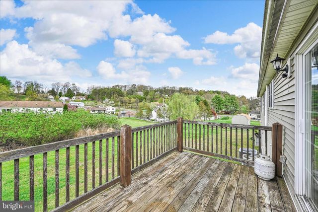 1665 WAMPUM DR, Auburn, PA 17922
