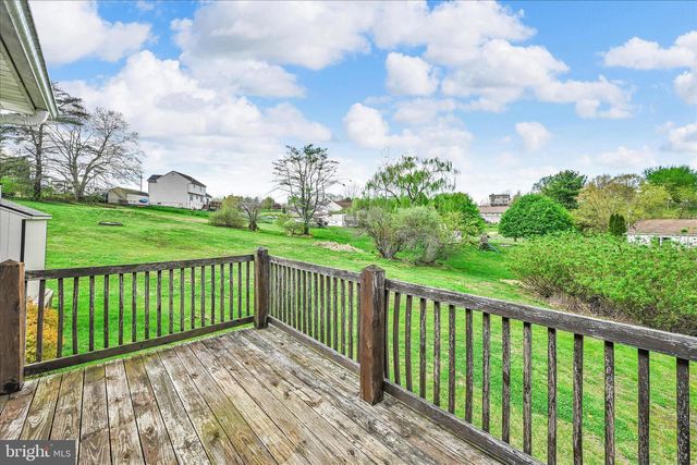 1665 WAMPUM DR, Auburn, PA 17922