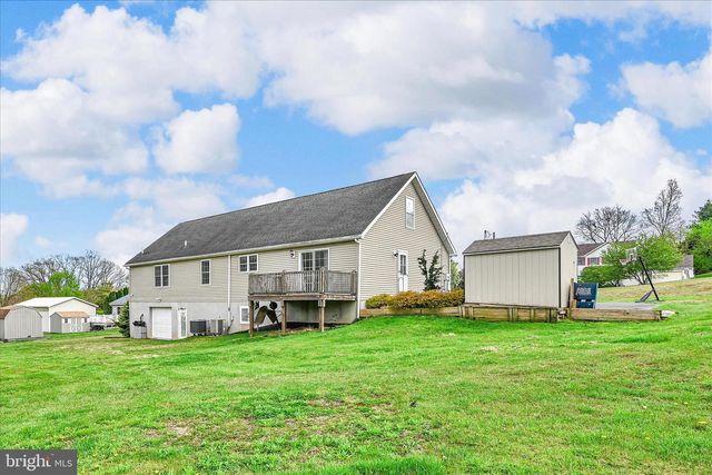 1665 WAMPUM DR, Auburn, PA 17922