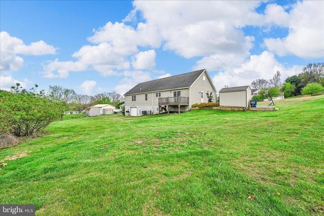 1665 WAMPUM DR, Auburn, PA 17922