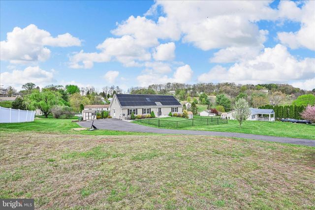 1665 WAMPUM DR, Auburn, PA 17922