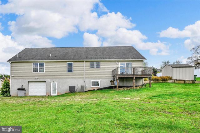 1665 WAMPUM DR, Auburn, PA 17922