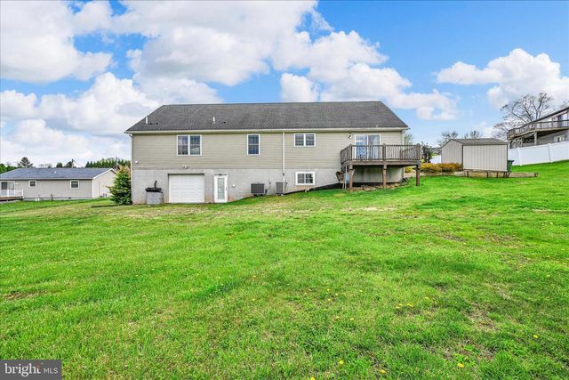 1665 WAMPUM DR, Auburn, PA 17922